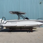 2204 Axopar