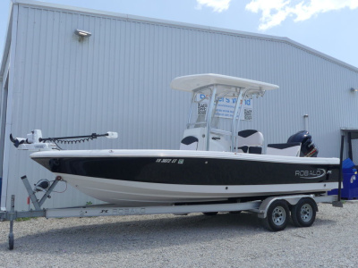 2019 Robalo 226 Cayman