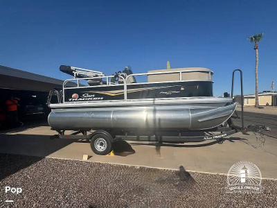 2025 Sun Tracker Party Barge 16