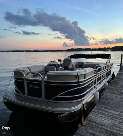 2021 Sun Tracker Party Barge 22 RF DLX