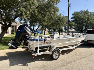2019 Triton 1862 CC Bay Boat