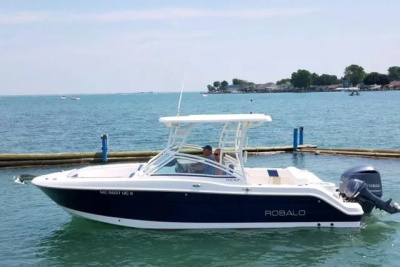 2018 Robalo R247 Dual Console