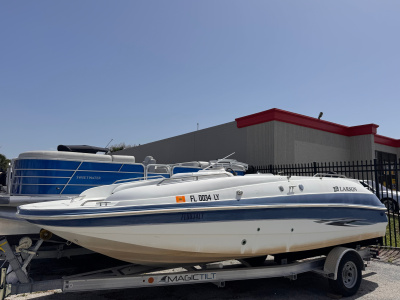 2000 Larson Escape 213