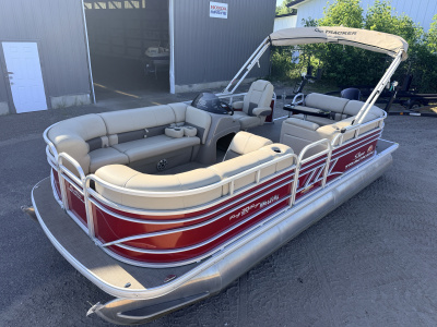 2023 Sun Tracker Party Barge 20 DLX & 90HP Mercury 4Stroke
