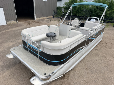 2019 Qwest 822 LS Tritoon & 150HP Honda 4Stroke