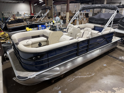 2026 Bentley Legacy 220 Navigator Quad Lounge & Honda 4-Stroke EFI
