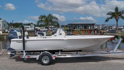 2027 Tidewater 1910 Bay Max
