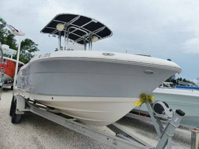 2019 Robalo R200 Center Console