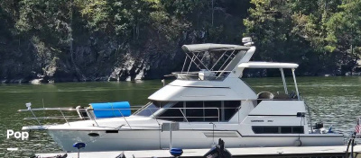 1994 Carver 390 Aft Cabin