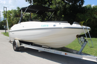 2018 Bayliner 210 Deck Boat