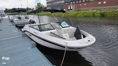 2022 Sea Ray SPX 230 OB