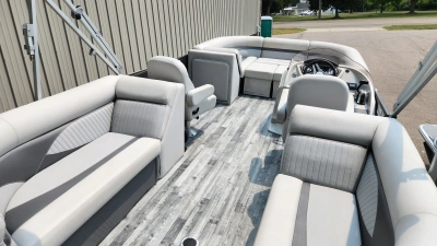 2018 Crest II 230 SLC