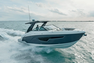 2026 Cruisers 34 GLS Outboard