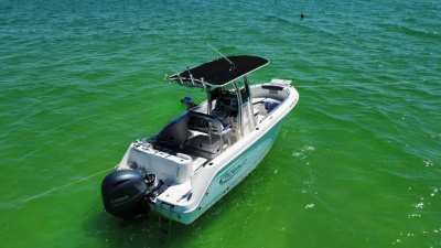 2019 Robalo R222 Explorer