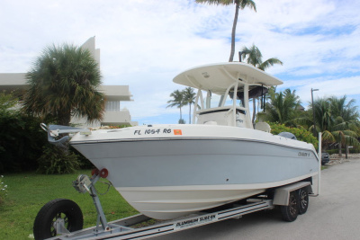 2017 Century 2301 Center Console