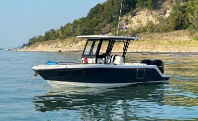 2023 Robalo R272 Center Console