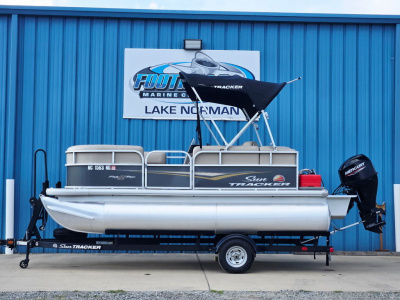2025 Sun Tracker Party Barge® 16 DLX