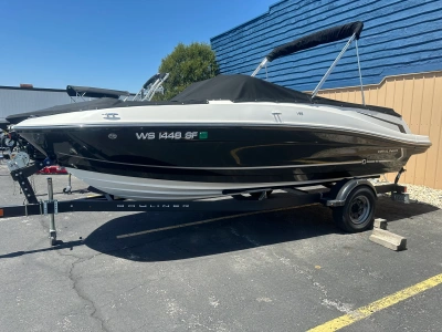 2022 Bayliner VR5 Bowrider I/O