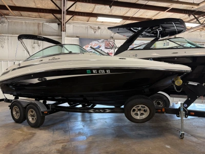 2012 Sea Ray 220 SD