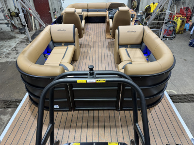2027 Bentley Legacy 220 Navigator Quad Lounge & Honda 4-Stroke EFI