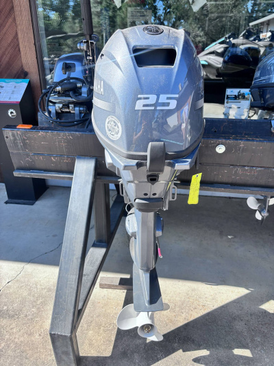 2021 Yamaha F25 Portable 20 in. Remote Mech ES PT