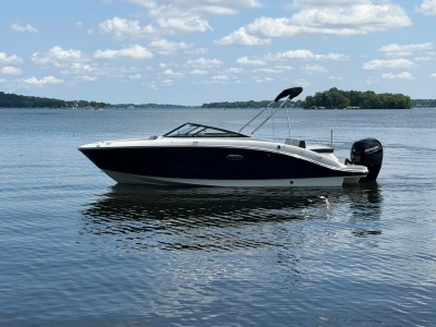 2026 Sea Ray SPX 210 Outboard
