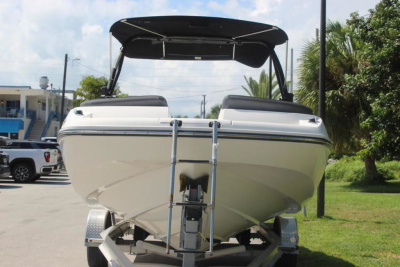 2018 Bayliner 210 Deck Boat