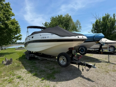 2005 Chaparral 252 SUNSESTA