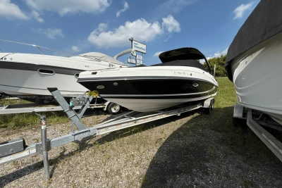2015 Rinker CAPTIVA 276BR