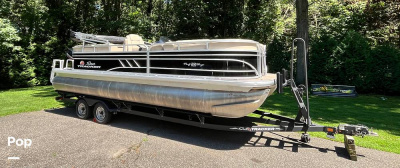 2021 Sun Tracker Party Barge 22 RF DLX