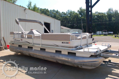 2001 Tracker Party Barge