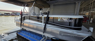 2019 Suncatcher V322RF