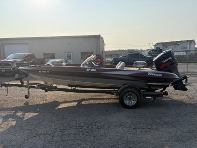 2000 Triton tr186