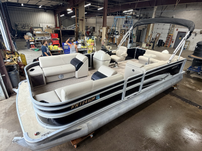 2016 Weeres 220 Cadet Cruise & 90HP Evinrude ETec