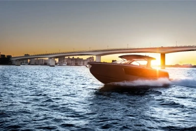 2025 Aviara AV40 Outboard