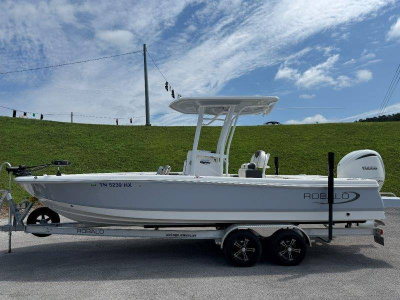 2023 Robalo 246 Cayman