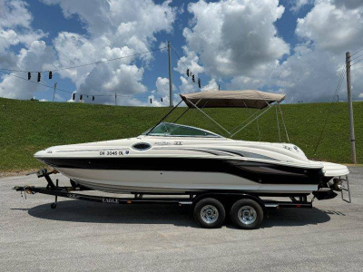 2003 Sea Ray 240 Sundeck