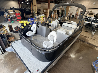 2023 Apex Qwest L818 Fish &60HP Honda 4Stroke
