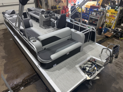2027 Tahoe Sport 2180 Cruise Rear Bench & Honda 4-Stroke EFI