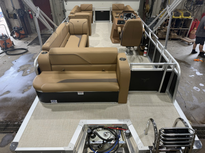 2027 Tahoe Sport 2180 Cruise Rear Bench & Honda 4-Stroke EFI