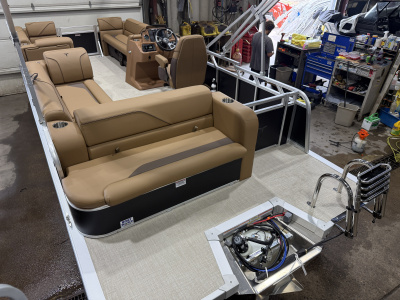 2027 Tahoe Sport 2180 Cruise Rear Bench & Honda 4-Stroke EFI