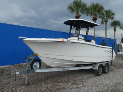 2024 Robalo R230