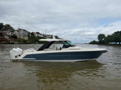 2027 Tiara 39 LS