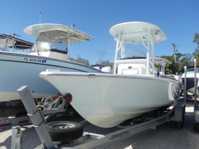 2015 Sportsman Masters 227 Bay Boat