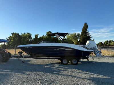 2023 Sea Ray SPX 230