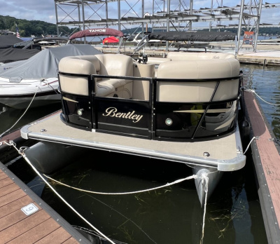 2016 Bentley 200 Cruise SE