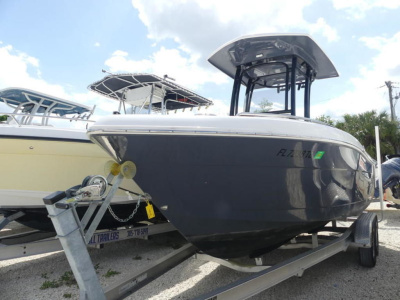2021 Robalo R22 Center Console