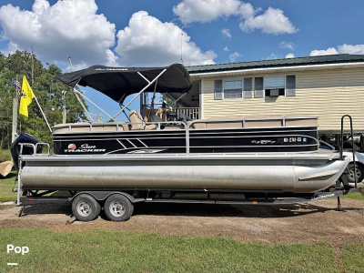 2021 Sun Tracker Party Barge XP3