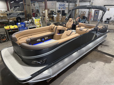 2027 Tahoe LTZ 2585 Swingback (VRB) Tritoon & Honda 300HP 4-Stroke EFI