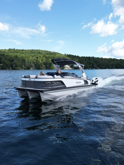 2027 Avalon Excalibur LTD Quad Lounger Shift Windshield - 25 FT